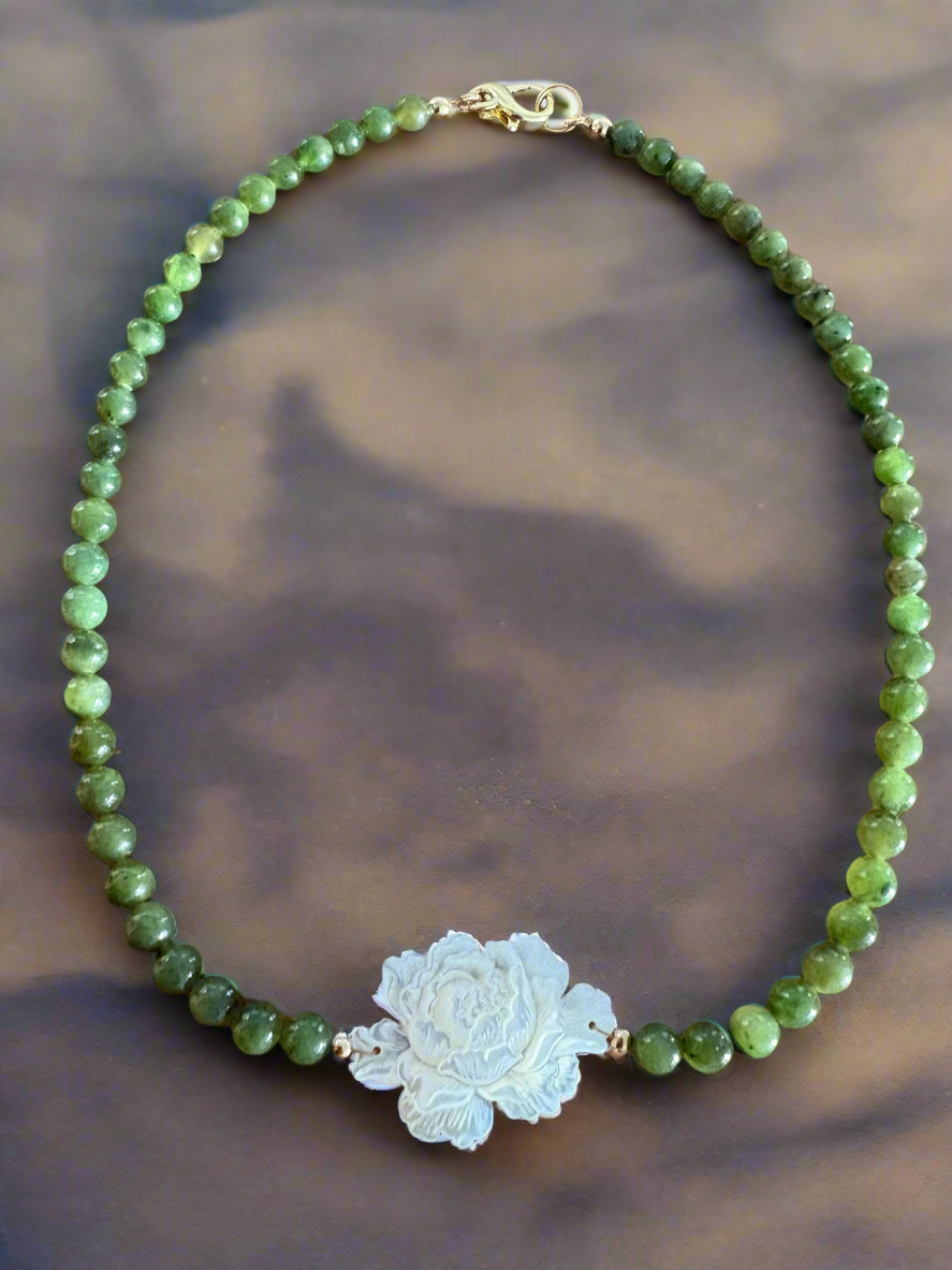 15” Jade & Mother of pearl carved Peony choker necklace 4mm