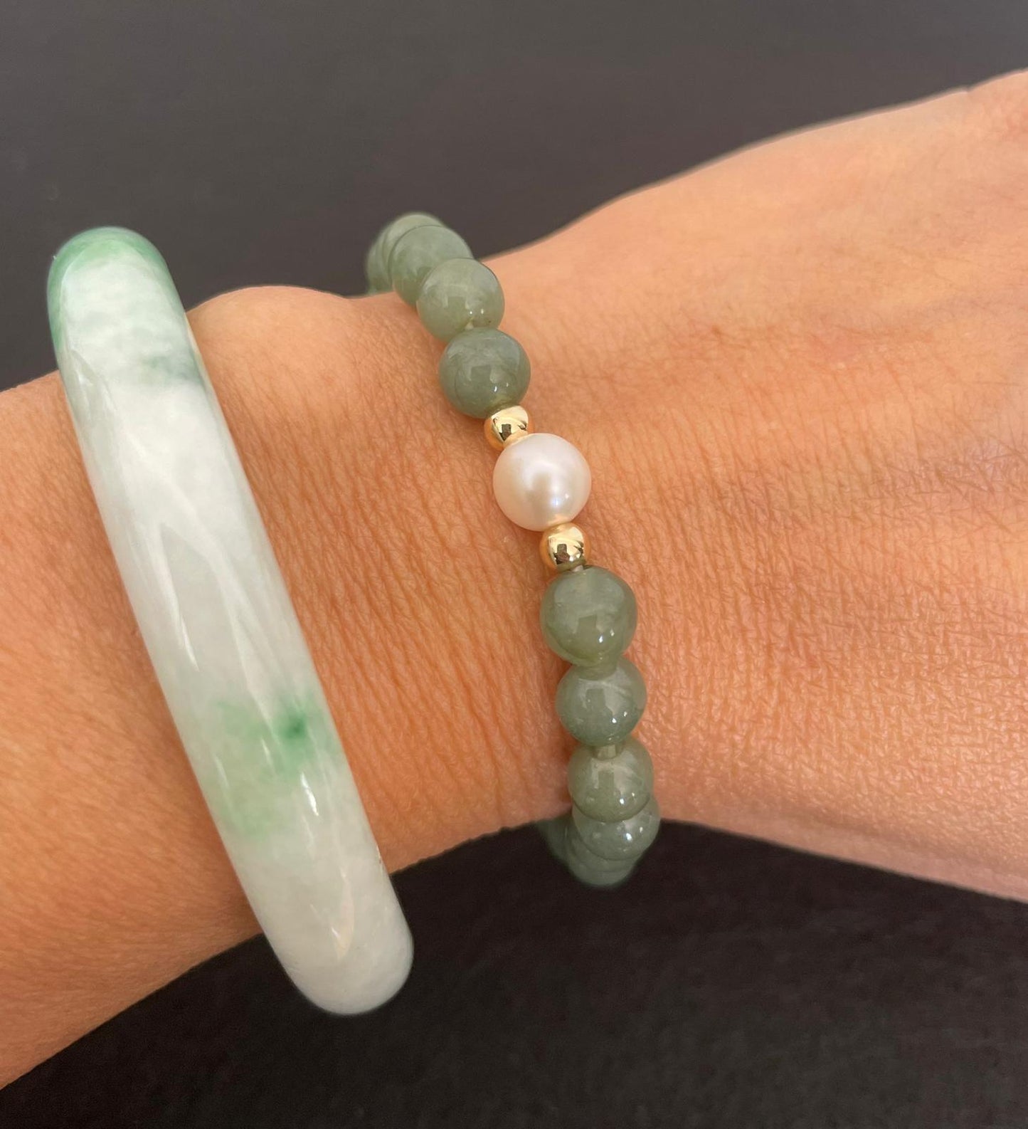 Jade bracelet 8mm beads & Pearl center accent