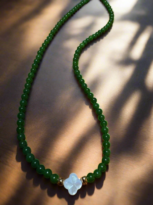 14" Jade & Mother of Pearl Clover choker necklace 4mm