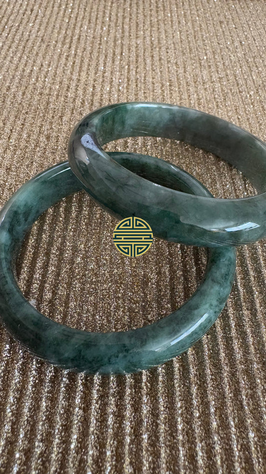 Jade bangle - Deep emerald green (S)